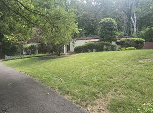 1049 Ridgeview Dr, Nashville, TN 37220