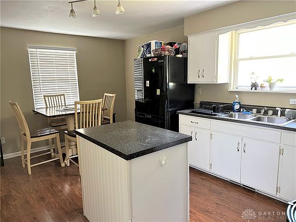 4th image of 3445 Woodman Dr