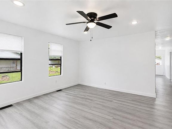 3rd image of 525 W Walnut St