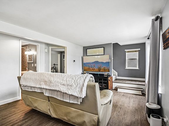 4th image of 1031 Adelia St