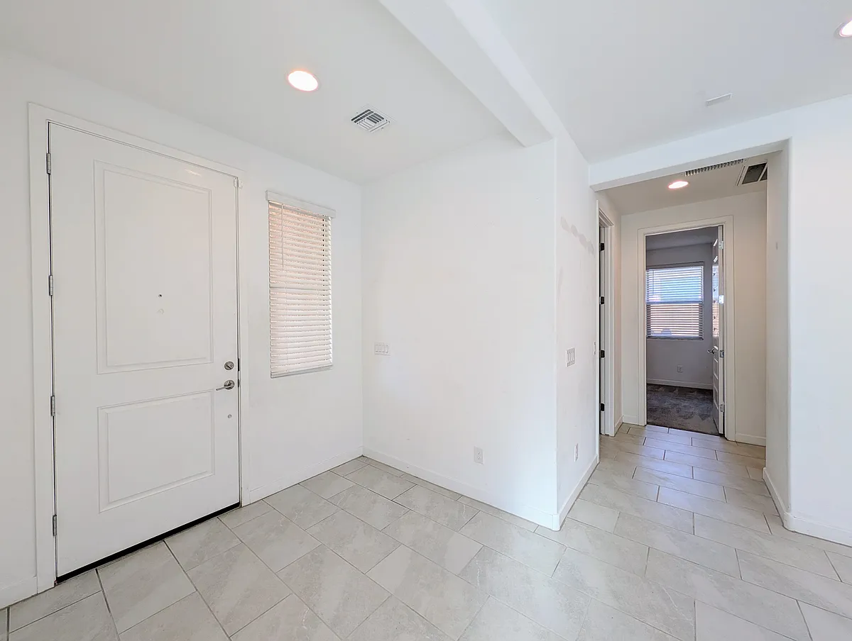 Building Photo - 9509 W Sells Dr