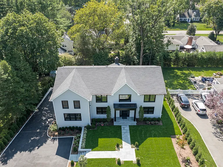 40 Hewlett Ln — Photo 46