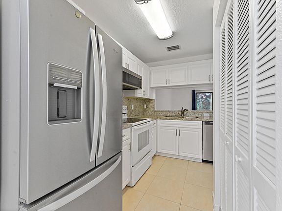 5th image of 9090 NW 40th Street #3