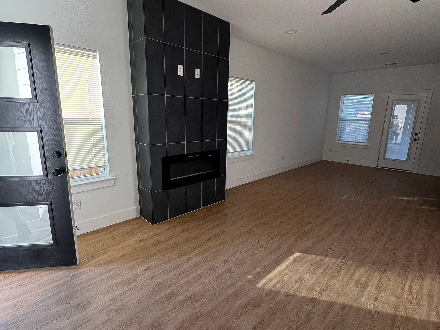3 bed, 2.5 bath, 1725 sqft, $2,895 — Photo 4