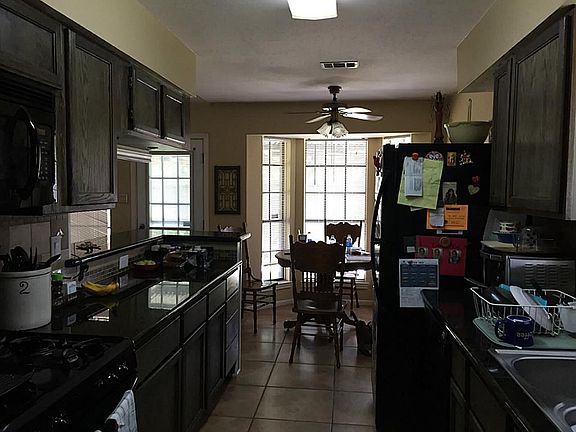 3rd image of 7903 Yellow Pine Dr