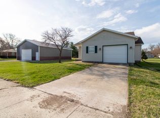 110 E Main St, Stanford, IL 61774