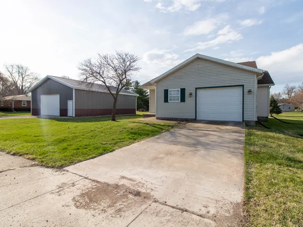 110 E Main St, Stanford, IL 61774
