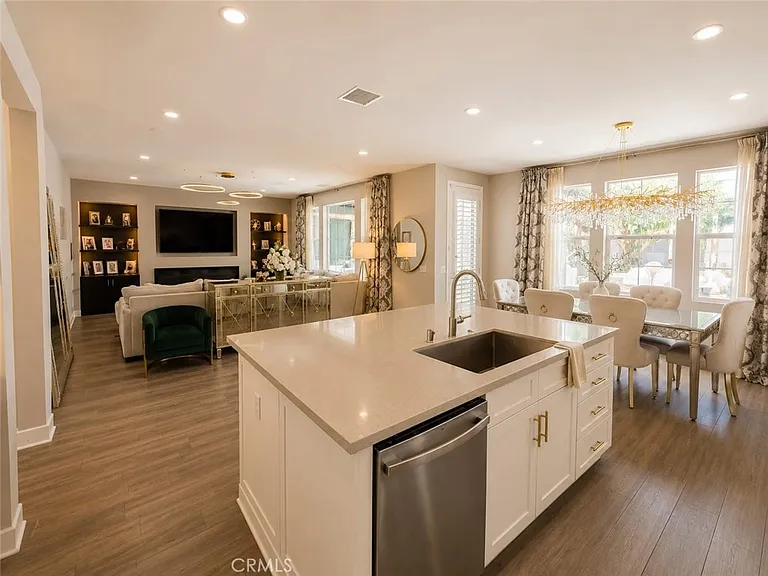 13419 Gardenia Ave — Photo 4