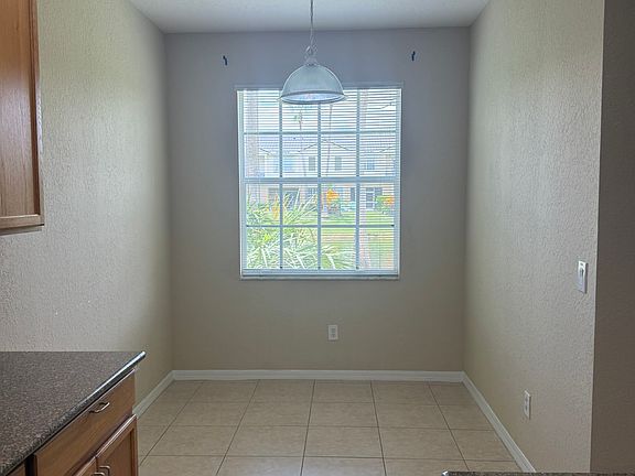 5th image of 1561 SE Hampshire Way