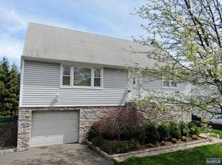 727 Edgewater Ave, Ridgefield, NJ 07657