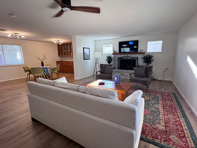 1929 E El Parque Dr — Photo 1
