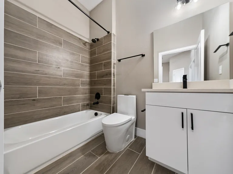 2105 Broome St — Photo 25