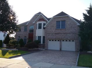 4 Kayann Dr, Dayton, NJ 08810