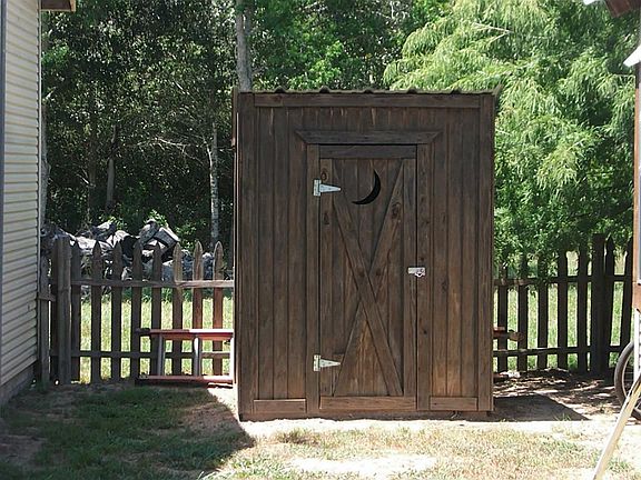 The well house isn't it cute