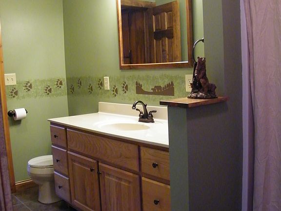 BATHROOM W/ SHOWER
