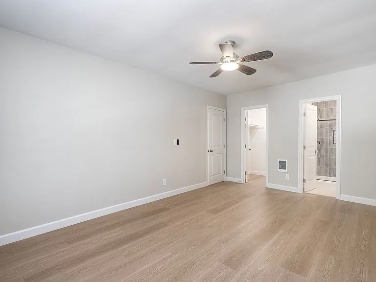 2538 C St #7 — Photo 14