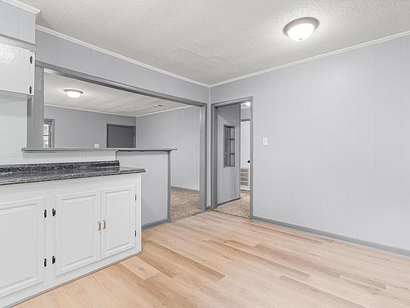 5th image of 514 W Lee Ave