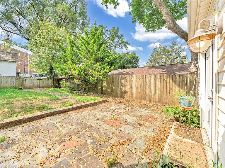 2410 Broadway Ave #B — Photo 26