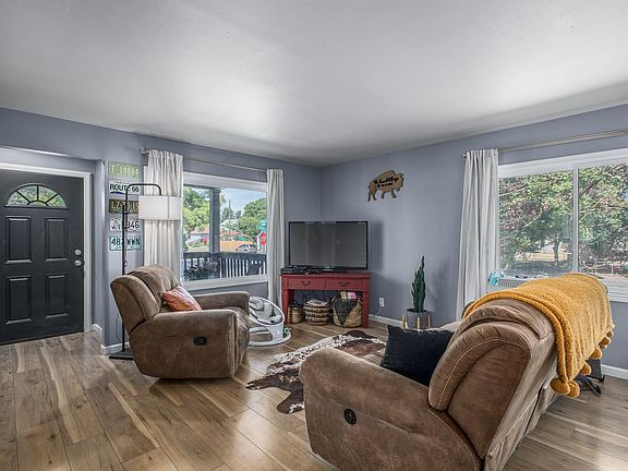 3rd image of 601 W Shannon Ave