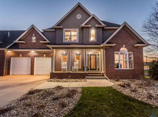 132 W Doral Ct, Sioux Falls, SD 57108