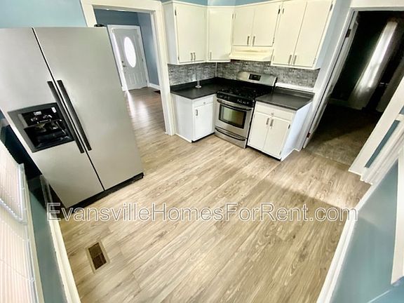 4th image of 809 E Iowa St