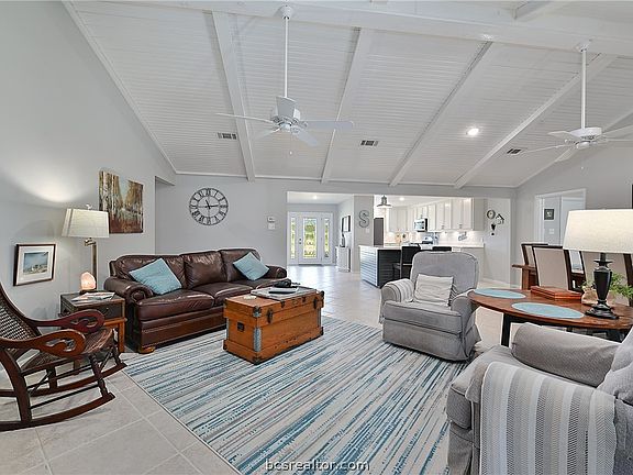 5th image of 256 Golfview Dr N