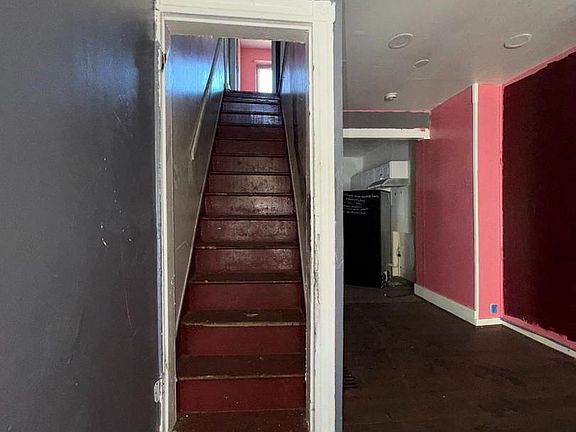 5th image of 2422 Jefferson St
