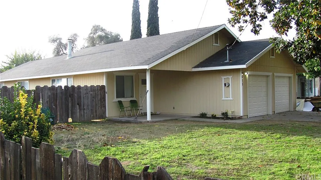 16011 Schendel Ave photo 1