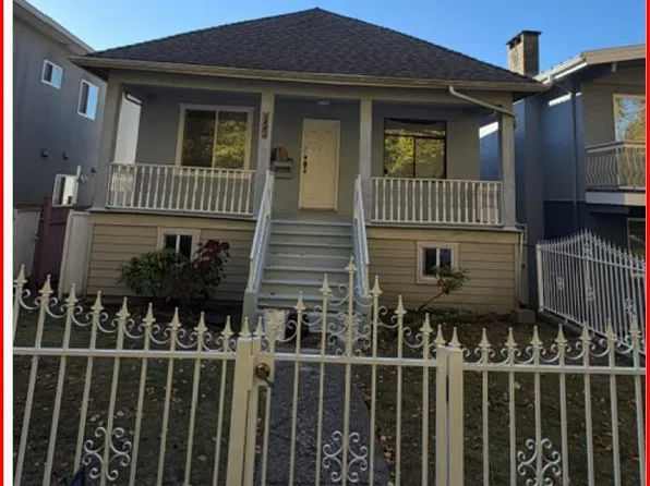 5441 Dundee St, Vancouver, BC V5R 3T8