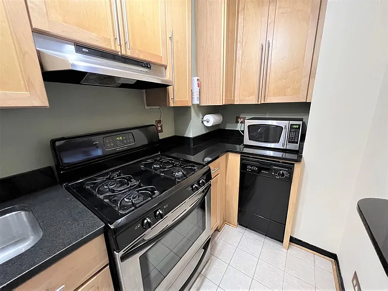 1260 21st St NW #200 — Photo 18