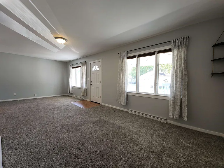 1210 W Union St — Photo 3