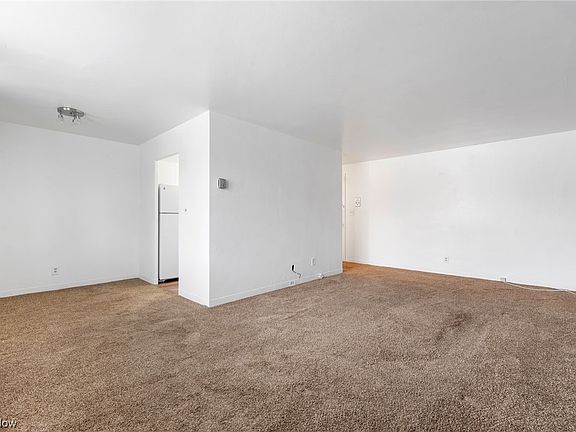 5th image of 11850 Edgewater Dr APT 122
