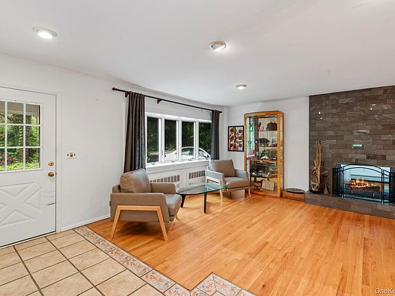 4th image of 75 Cove Road