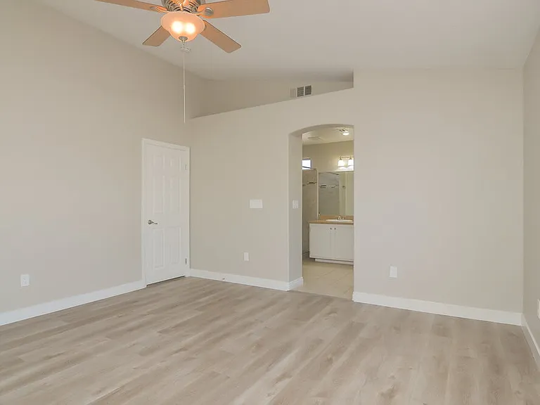 1100 Sport Of Kings Ave — Photo 10