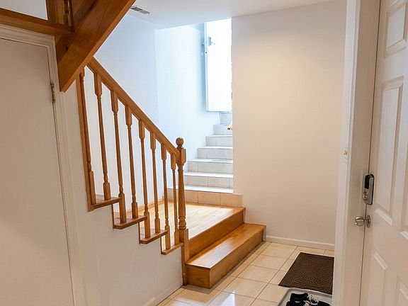 3rd image of 1329 N Artesian Ave APT 1