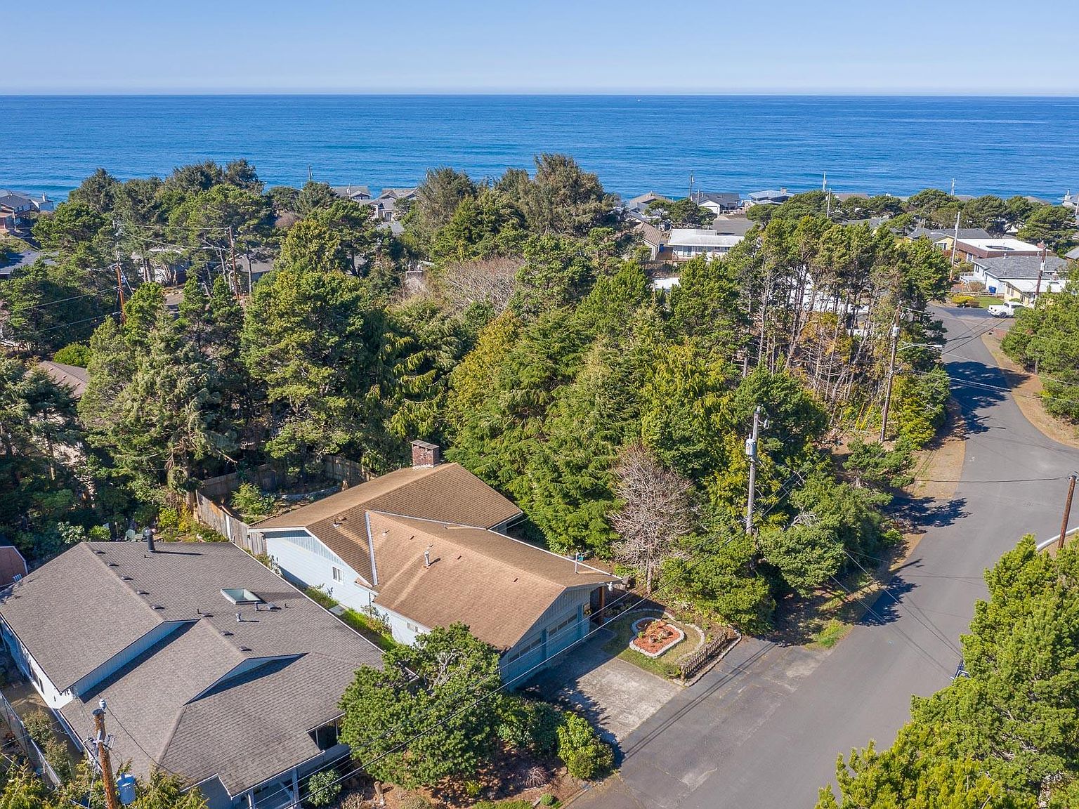 220 Coronado Dr Lincoln City Or 97367 Zillow