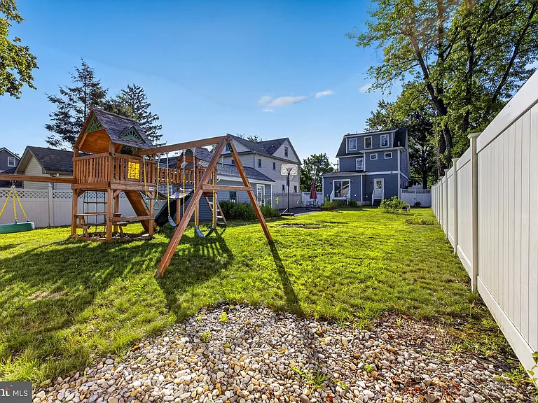 21 E Redman Ave — Photo 83
