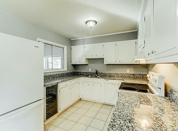 5th image of 9139 Farmington Dr