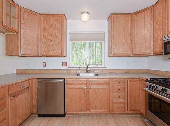 3rd image of 595 Kentshire Dr