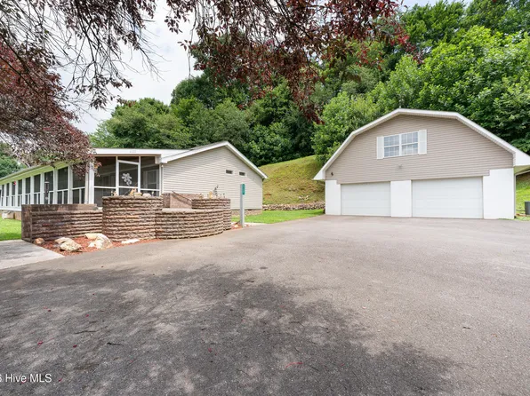 4122 Fairview Road, Andrews, NC 28901