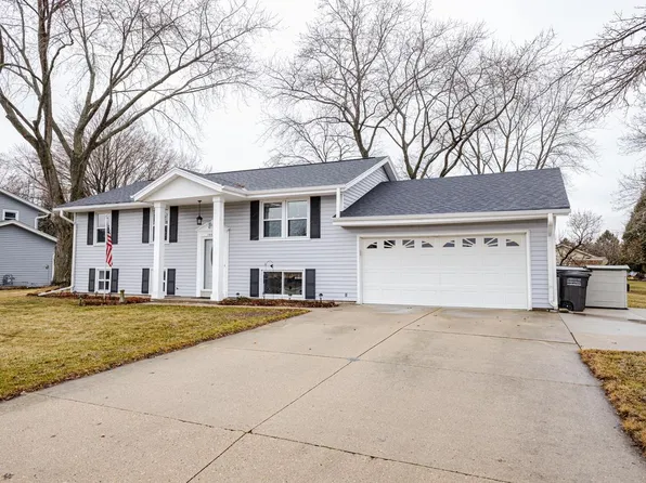 1442 North Lapham STREET, Oconomowoc, WI 53066