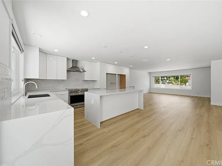 520 W Country Hls — Photo 11