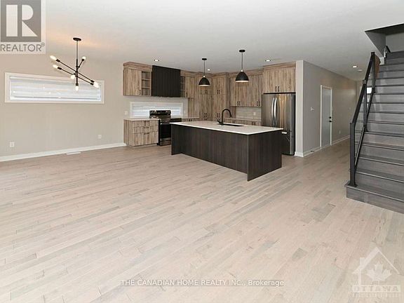 5th image of 461 Denis St