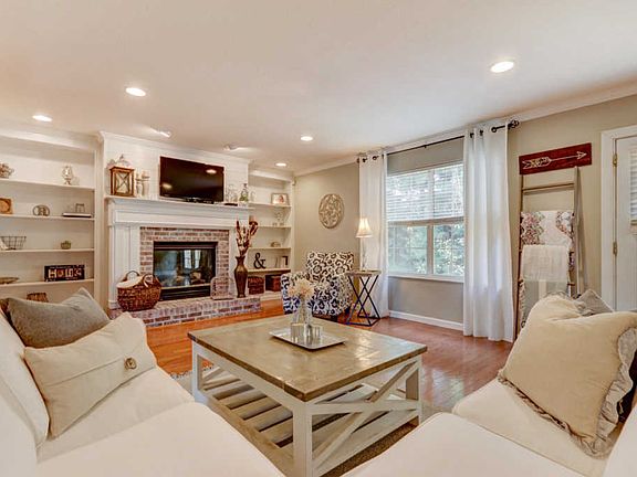 4th image of 1451 Queensbridge Dr