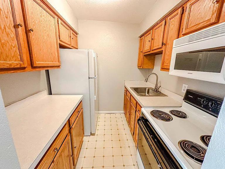 6730 Hill Ave — Photo 4