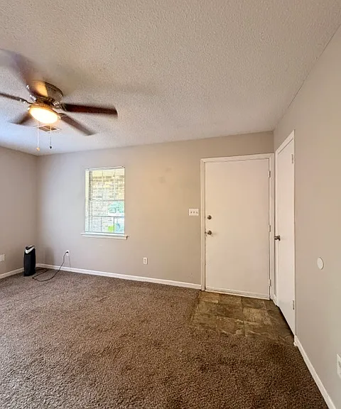 2116 Greenoaks Rd #1B — Photo 3
