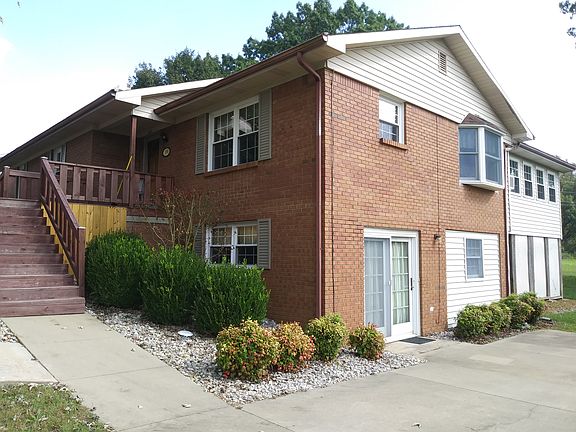 3rd image of 100 Longhorn St