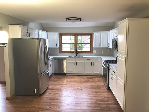 2nd image of 39W600 Schoolhouse Ln