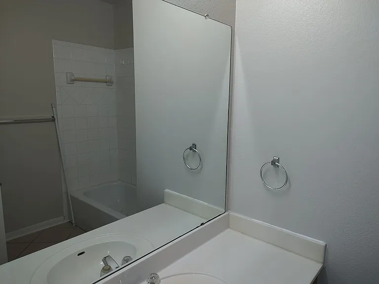 2206 S Bagdad Rd #B — Photo 10