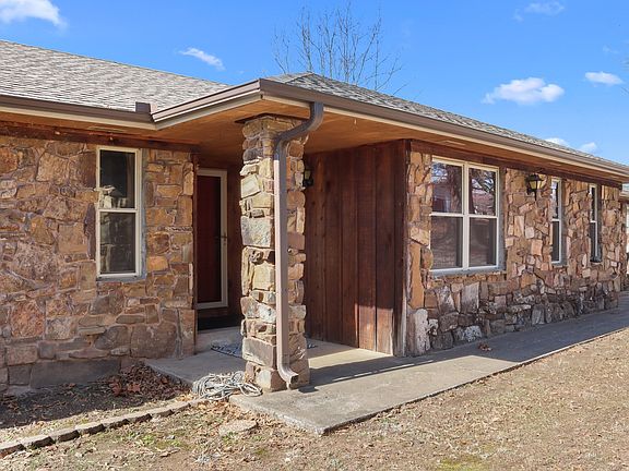3rd image of 115 Crest Dr
